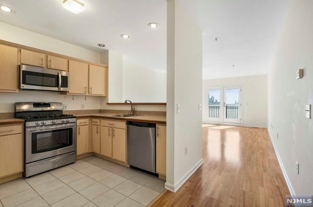 321 The Promenade, Edgewater, NJ 07020