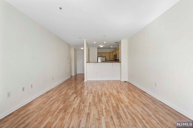 321 The Promenade, Edgewater NJ  07020-2115 exterior