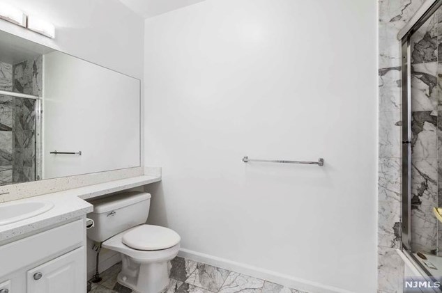 321 The Promenade, Edgewater NJ  07020-2115 exterior