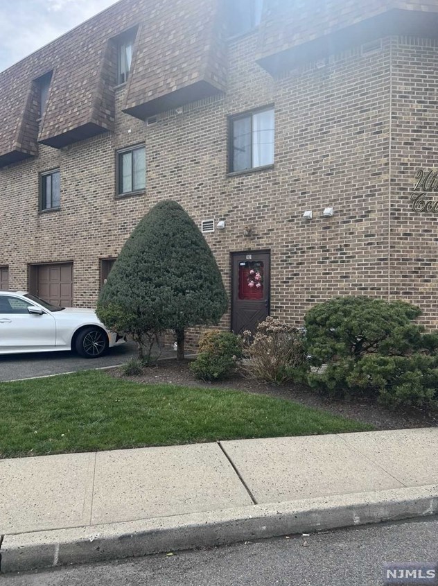 825 Riverside Ave #101, Lyndhurst, NJ 07071