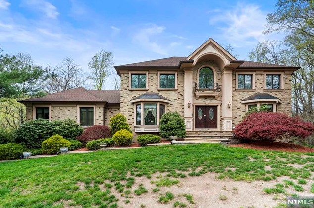 668 Old Mill Rd, Franklin Lakes, NJ 07417