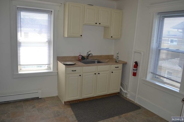39 Lodi St, Hackensack, NJ 07601