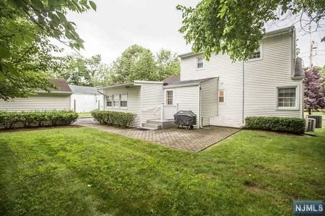 27 Delmar Ave, Cresskill, NJ 07626
