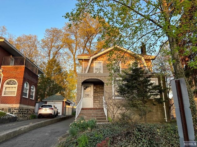 1018 Bergen Blvd, West Fort Lee, NJ 07024