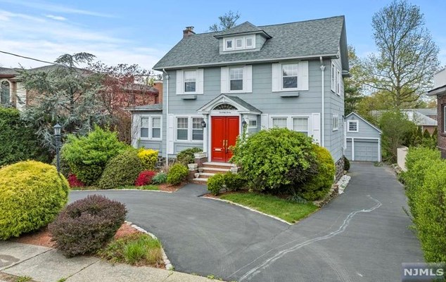 1067 Briar Way, West Fort Lee, NJ 07024-6342