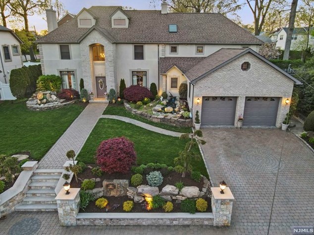 571 Winterburn Grove, Cliffside Park, NJ 07010