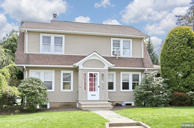 23 Lowell St, Westwood, NJ 07675-2335