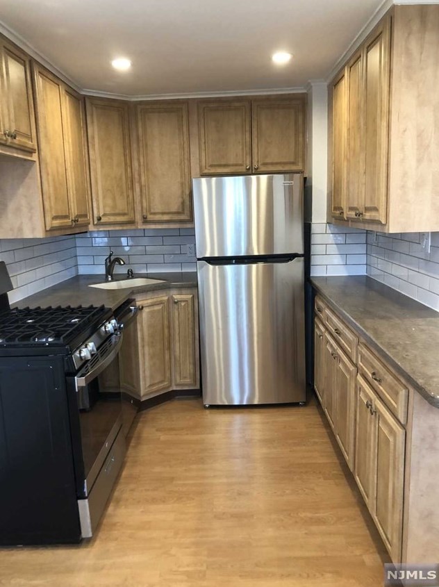 28 Macarthur Ave, Hasbrouck Heights, NJ 07604