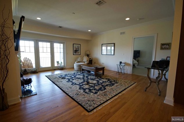 5 Tenakill Park E #317, Cresskill, NJ 07626
