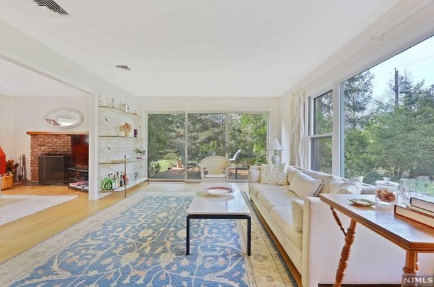 21 Mccain Ct, Closter, NJ 07624