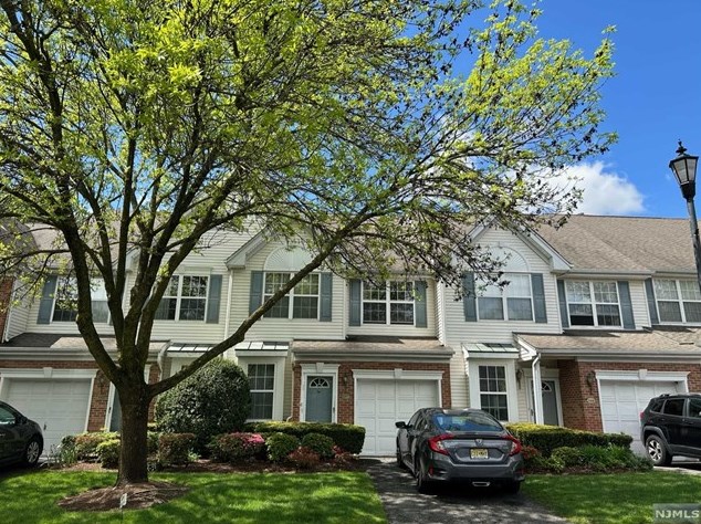 143 Stratford Dr, Nutley, NJ 07110