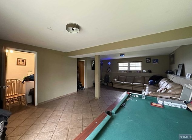 6 Normandy Dr, Wayne NJ  07470-2818 exterior