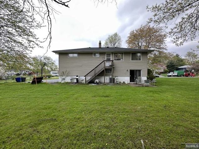 6 Normandy Dr, Wayne NJ  07470-2818 exterior