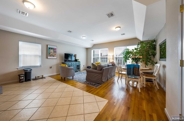 26 Obrien Ct, Bayonne, NJ 07002