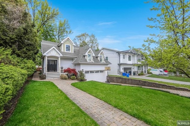 141 Columbus Dr, Tenafly NJ  07670-1635 exterior