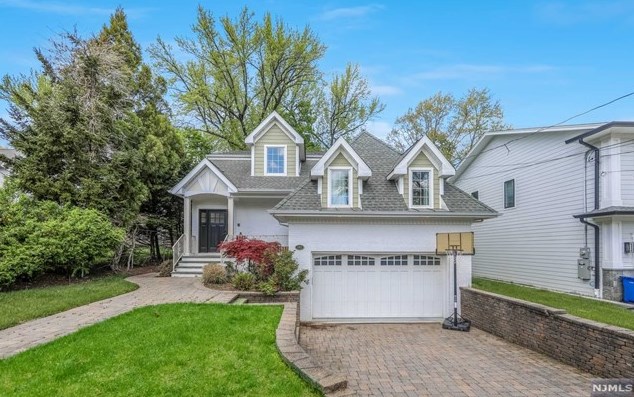 141 Columbus Dr, Tenafly, NJ 07670