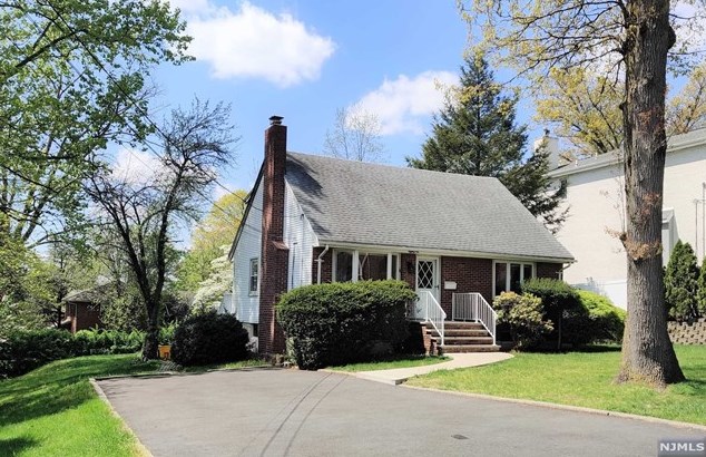 86 Dillingham Pl, Englewood, NJ 07632