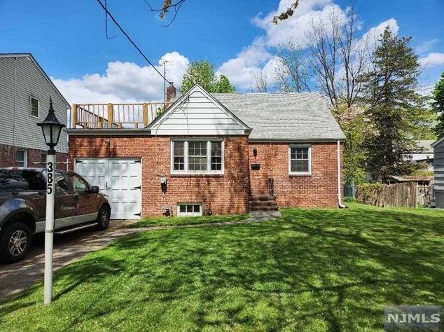 385 New Bridge Rd, Bergenfield, NJ 07621-3328