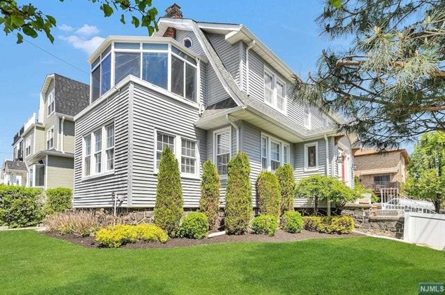 625 Hudson Ter, Cliffside Park, NJ 07010-3045
