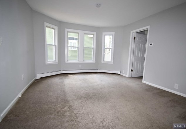 323 Maple Ave, Oradell, NJ 07649