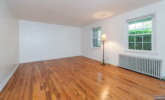 33 Elmwood Terrace #a, Elmwood Park, NJ 07407