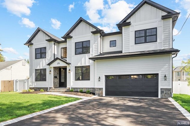 179 Reid Way, Paramus, NJ 07652-1933