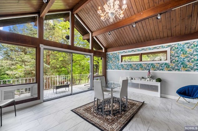 140 Farview Ave, Paramus NJ  07652-2514 exterior