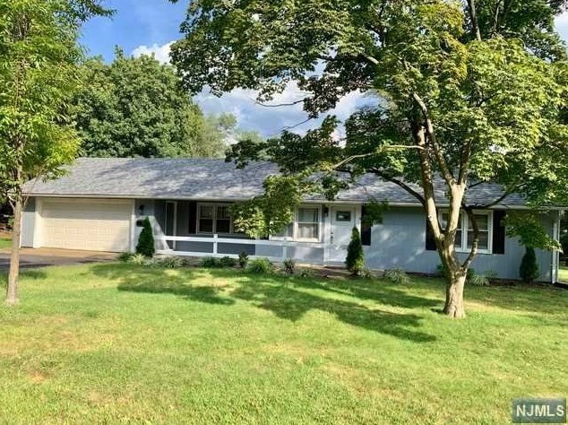 153 Lawrence Dr, Paramus, NJ 07652