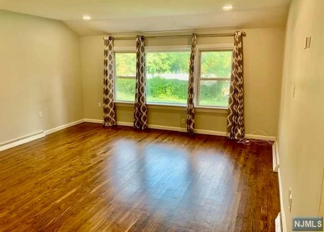 153 Lawrence Dr, Paramus NJ  07652-4422 exterior