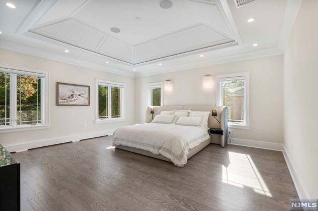 4 Willow Dr, Englewood NJ  07632-2207 exterior