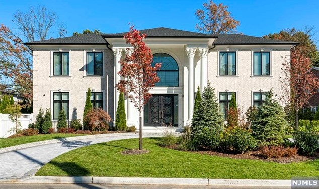 4 Willow Dr, Englewood NJ  07632-2207 exterior