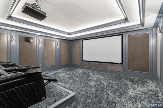 4 Willow Dr, Englewood NJ  07632-2207 exterior