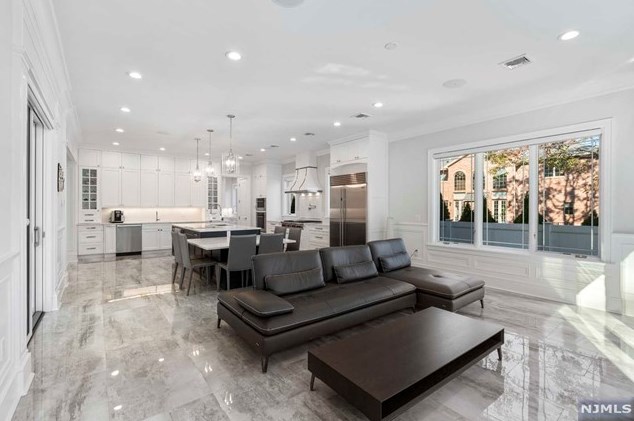 4 Willow Dr, Englewood NJ  07632-2207 exterior