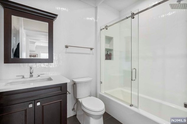 4 Willow Dr, Englewood NJ  07632-2207 exterior