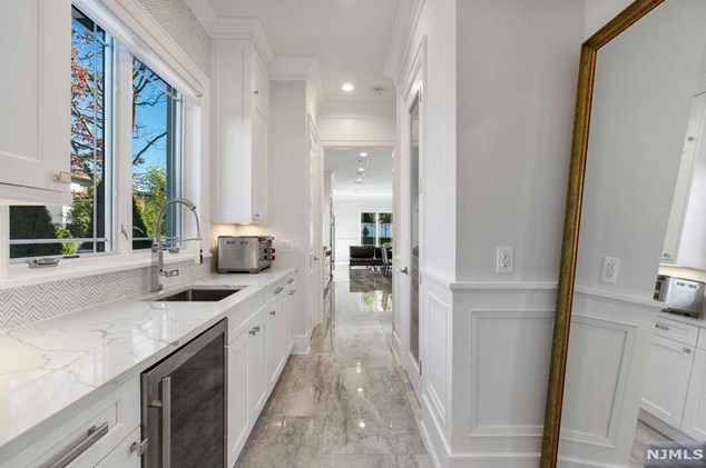 4 Willow Dr, Englewood NJ  07632-2207 exterior