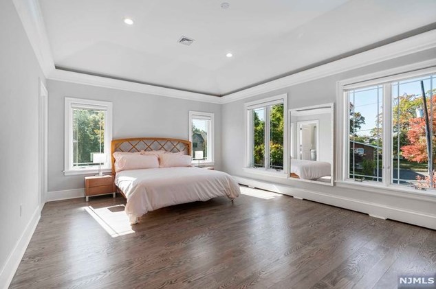 4 Willow Dr, Englewood NJ  07632-2207 exterior