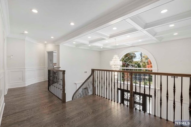 4 Willow Dr, Englewood NJ  07632-2207 exterior