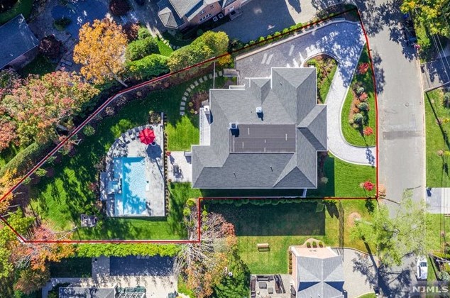 4 Willow Dr, Englewood NJ  07632-2207 exterior