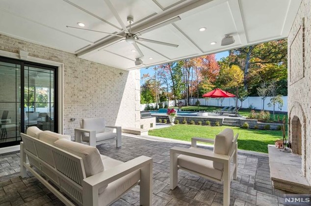 4 Willow Dr, Englewood NJ  07632-2207 exterior