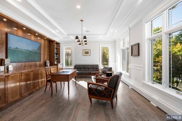 4 Willow Dr, Englewood NJ  07632-2207 exterior