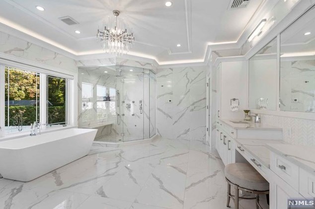 4 Willow Dr, Englewood NJ  07632-2207 exterior