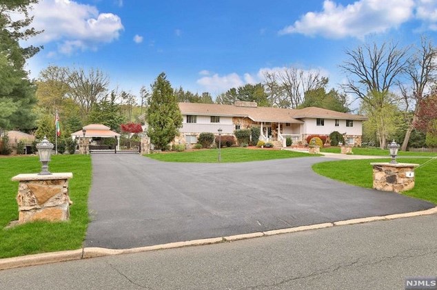 4 Tudor Rd, Westwood, NJ 07675-6848