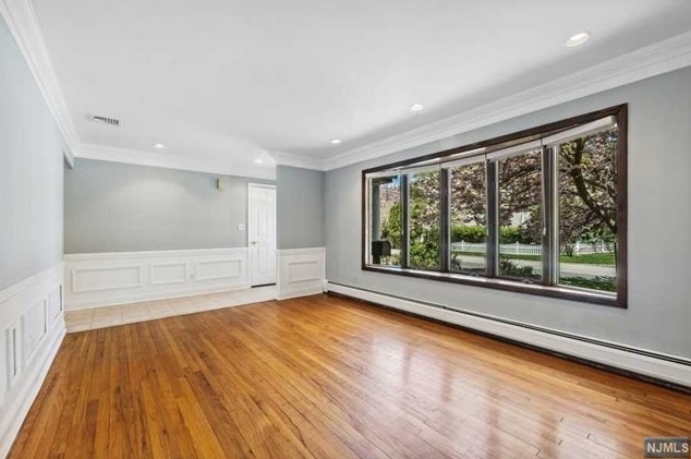 221 Emily Dr, Park Ridge, NJ 07656