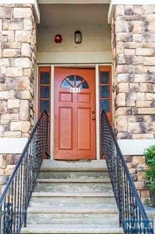 615 15th St Apt 3, Union City, NJ 07087