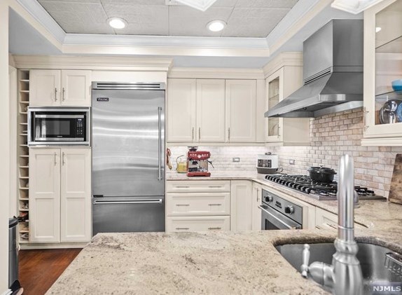 25 Cambridge Wy, Union City, NJ 07086