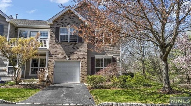 448 Santiago Ct, Mahwah, NJ 07430
