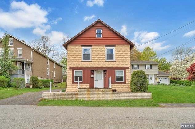 109 Brakeshoe Pl, Mahwah, NJ 07430