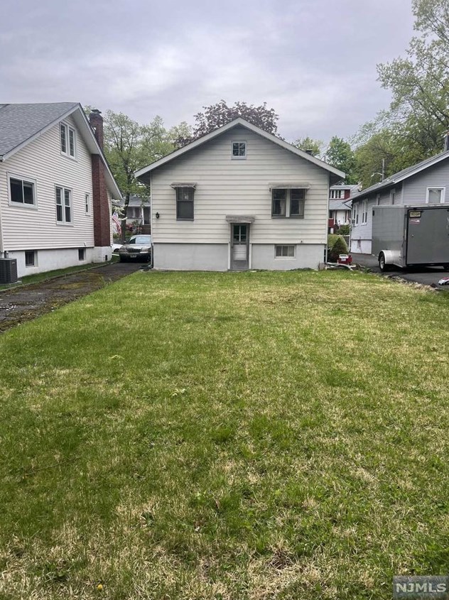 97 Delafield Ave, Rutherford, NJ 07070-2719