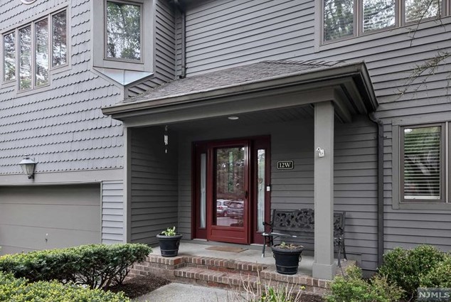 12 West Pamrapo Ct, Ridgewood, NJ 07452