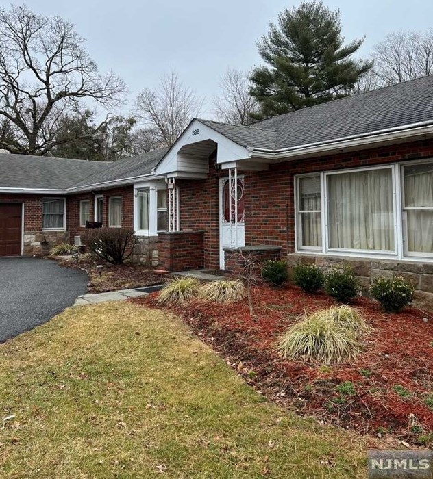 398 Monroe Ave, Wyckoff, NJ 07481